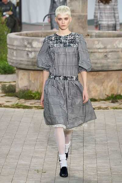 Look 8